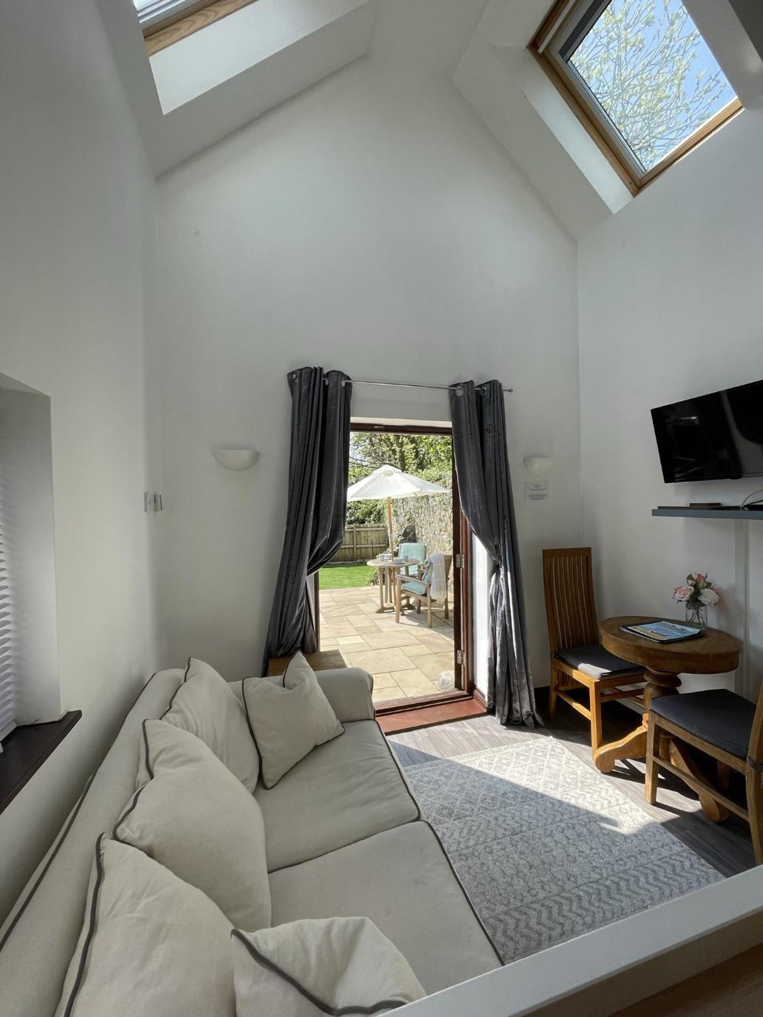 The Stables - Detached Cottage With Private Garden & Hot Tub St. Austell Room photo